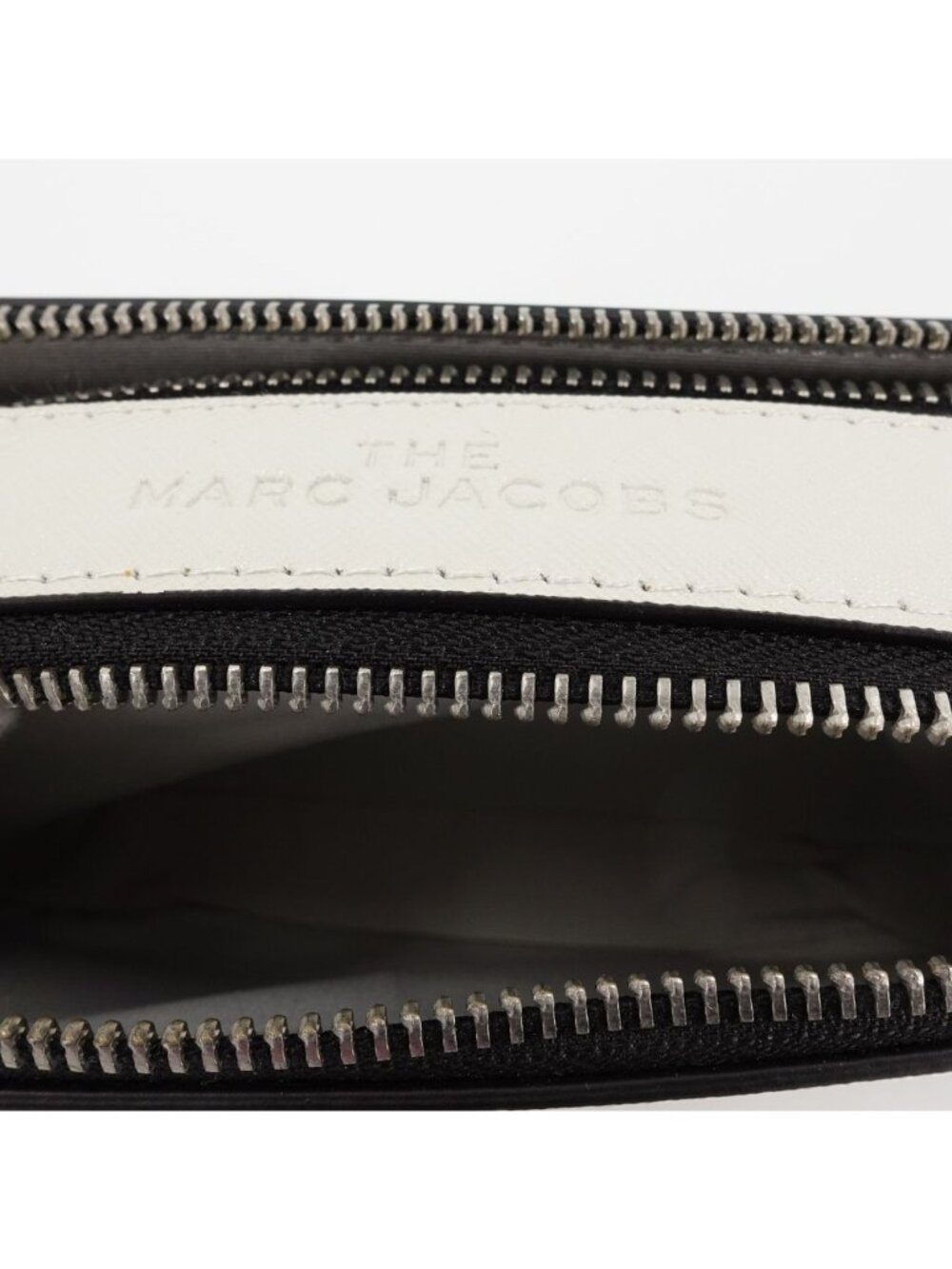 Marc Jacobs x Peanuts Snoopy The Snapshot Logo Plaque Crossbody Bag White OS - Picture 13 of 14